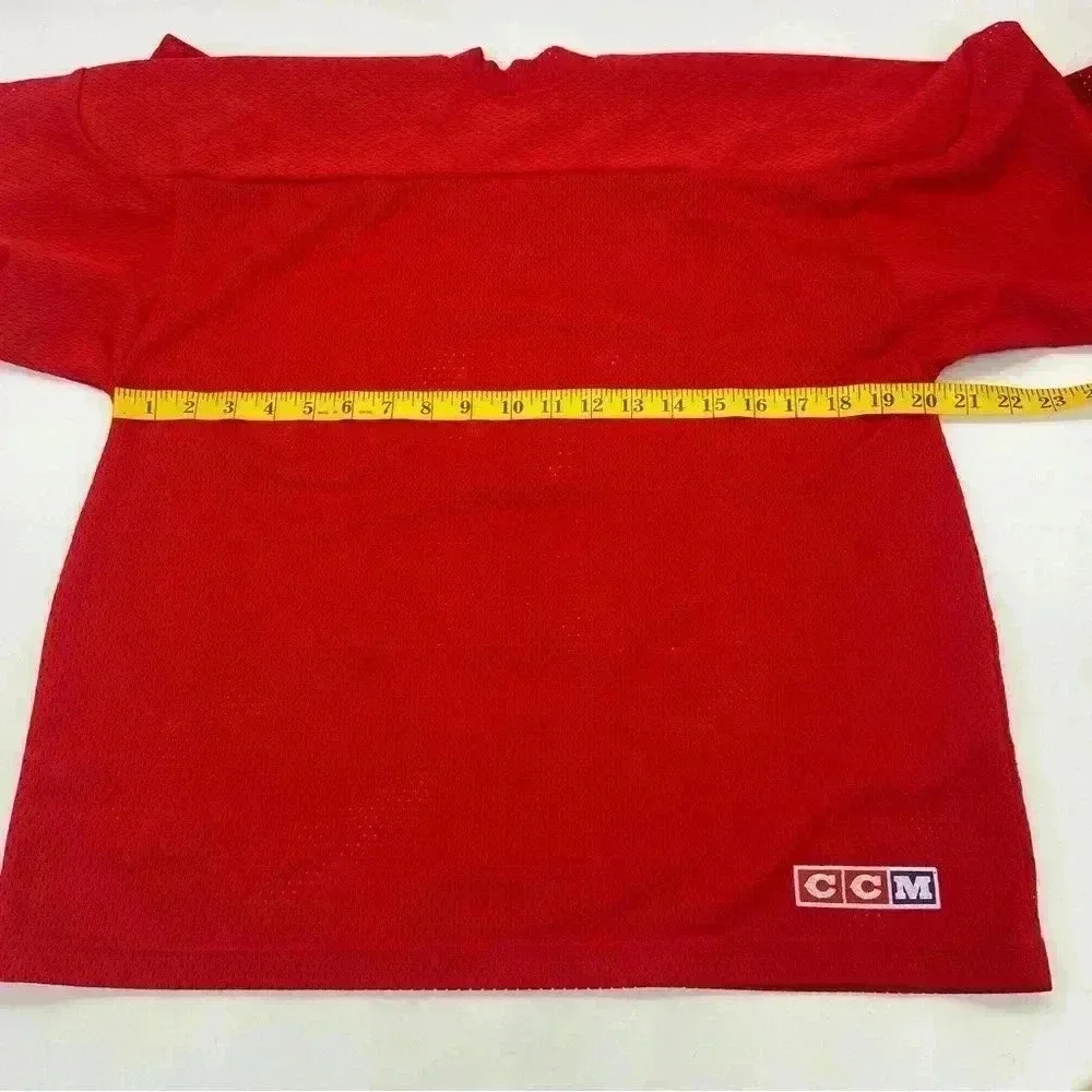 CCM Vintage Montreal Canadian’s Hockey Jersey Boy’s Large/XL.
